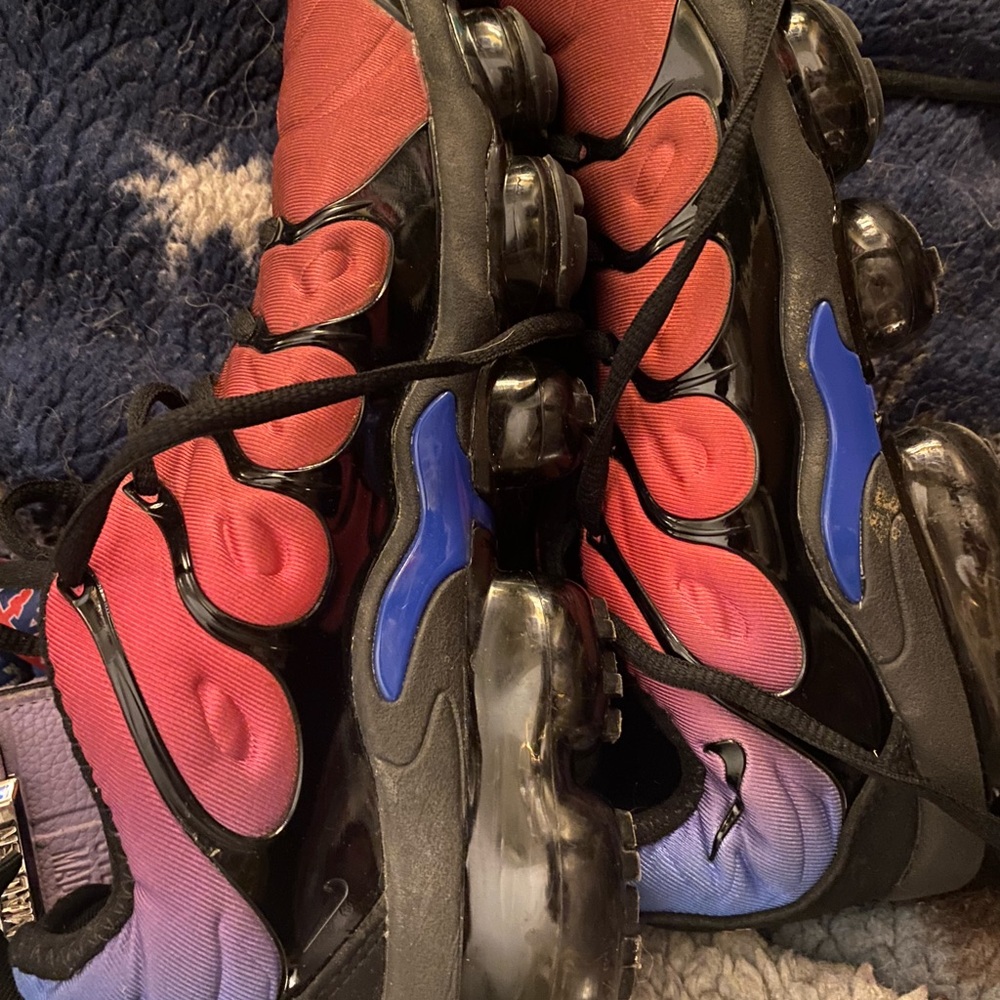 Gently used 8.5 mens Nike Vapormax (black/hyper violet)
